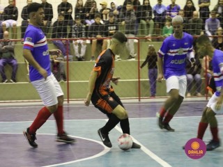 
<a style='margin-left: 5px;' class='btn btn-xs btn-social btn-facebook' href='https://www.facebook.com/sharer/sharer.php?u=https://www.boladovale.com.br/imgs/800-800-90/conteudo/fotos/1579/img5242.jpg' rel='popup' data-width='500' data-height='400'><i class='fa fa-facebook'></i>Compartilhar <span class='hidden-xs'>no Facebook</span>
</a> 
<a class='btn btn-default btn-xs' target='_blank' href='imgs/800-800-90/conteudo/fotos/1579/img5242.jpg'>
<span class='glyphicon glyphicon-cloud-download'></span> Salvar
</a> 
<span></span>