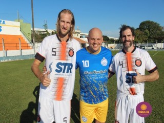 
<a style='margin-left: 5px;' class='btn btn-xs btn-social btn-facebook' href='https://www.facebook.com/sharer/sharer.php?u=https://www.boladovale.com.br/imgs/800-800-90/conteudo/fotos/1581/img8775.jpg' rel='popup' data-width='500' data-height='400'><i class='fa fa-facebook'></i>Compartilhar <span class='hidden-xs'>no Facebook</span>
</a> 
<a class='btn btn-default btn-xs' target='_blank' href='imgs/800-800-90/conteudo/fotos/1581/img8775.jpg'>
<span class='glyphicon glyphicon-cloud-download'></span> Salvar
</a> 
<span></span>