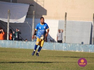 
<a style='margin-left: 5px;' class='btn btn-xs btn-social btn-facebook' href='https://www.facebook.com/sharer/sharer.php?u=https://www.boladovale.com.br/imgs/800-800-90/conteudo/fotos/1581/img8872.jpg' rel='popup' data-width='500' data-height='400'><i class='fa fa-facebook'></i>Compartilhar <span class='hidden-xs'>no Facebook</span>
</a> 
<a class='btn btn-default btn-xs' target='_blank' href='imgs/800-800-90/conteudo/fotos/1581/img8872.jpg'>
<span class='glyphicon glyphicon-cloud-download'></span> Salvar
</a> 
<span></span>