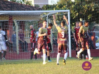 
<a style='margin-left: 5px;' class='btn btn-xs btn-social btn-facebook' href='https://www.facebook.com/sharer/sharer.php?u=https://www.boladovale.com.br/imgs/800-800-90/conteudo/fotos/1582/img5619.jpg' rel='popup' data-width='500' data-height='400'><i class='fa fa-facebook'></i>Compartilhar <span class='hidden-xs'>no Facebook</span>
</a> 
<a class='btn btn-default btn-xs' target='_blank' href='imgs/800-800-90/conteudo/fotos/1582/img5619.jpg'>
<span class='glyphicon glyphicon-cloud-download'></span> Salvar
</a> 
<span></span>