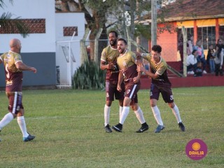 
<a style='margin-left: 5px;' class='btn btn-xs btn-social btn-facebook' href='https://www.facebook.com/sharer/sharer.php?u=https://www.boladovale.com.br/imgs/800-800-90/conteudo/fotos/1582/img5656.jpg' rel='popup' data-width='500' data-height='400'><i class='fa fa-facebook'></i>Compartilhar <span class='hidden-xs'>no Facebook</span>
</a> 
<a class='btn btn-default btn-xs' target='_blank' href='imgs/800-800-90/conteudo/fotos/1582/img5656.jpg'>
<span class='glyphicon glyphicon-cloud-download'></span> Salvar
</a> 
<span></span>