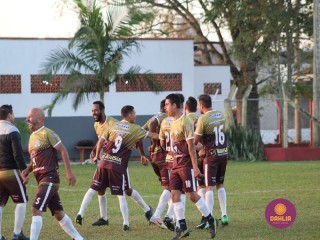 
<a style='margin-left: 5px;' class='btn btn-xs btn-social btn-facebook' href='https://www.facebook.com/sharer/sharer.php?u=https://www.boladovale.com.br/imgs/800-800-90/conteudo/fotos/1582/img5660.jpg' rel='popup' data-width='500' data-height='400'><i class='fa fa-facebook'></i>Compartilhar <span class='hidden-xs'>no Facebook</span>
</a> 
<a class='btn btn-default btn-xs' target='_blank' href='imgs/800-800-90/conteudo/fotos/1582/img5660.jpg'>
<span class='glyphicon glyphicon-cloud-download'></span> Salvar
</a> 
<span></span>