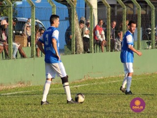 
<a style='margin-left: 5px;' class='btn btn-xs btn-social btn-facebook' href='https://www.facebook.com/sharer/sharer.php?u=https://www.boladovale.com.br/imgs/800-800-90/conteudo/fotos/1583/img8962.jpg' rel='popup' data-width='500' data-height='400'><i class='fa fa-facebook'></i>Compartilhar <span class='hidden-xs'>no Facebook</span>
</a> 
<a class='btn btn-default btn-xs' target='_blank' href='imgs/800-800-90/conteudo/fotos/1583/img8962.jpg'>
<span class='glyphicon glyphicon-cloud-download'></span> Salvar
</a> 
<span></span>