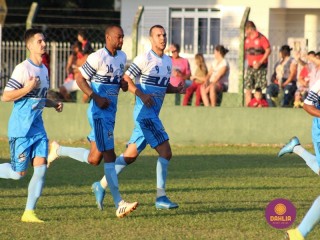 
<a style='margin-left: 5px;' class='btn btn-xs btn-social btn-facebook' href='https://www.facebook.com/sharer/sharer.php?u=https://www.boladovale.com.br/imgs/800-800-90/conteudo/fotos/1583/img8996.jpg' rel='popup' data-width='500' data-height='400'><i class='fa fa-facebook'></i>Compartilhar <span class='hidden-xs'>no Facebook</span>
</a> 
<a class='btn btn-default btn-xs' target='_blank' href='imgs/800-800-90/conteudo/fotos/1583/img8996.jpg'>
<span class='glyphicon glyphicon-cloud-download'></span> Salvar
</a> 
<span></span>