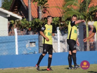 
<a style='margin-left: 5px;' class='btn btn-xs btn-social btn-facebook' href='https://www.facebook.com/sharer/sharer.php?u=https://www.boladovale.com.br/imgs/800-800-90/conteudo/fotos/1584/img5474.jpg' rel='popup' data-width='500' data-height='400'><i class='fa fa-facebook'></i>Compartilhar <span class='hidden-xs'>no Facebook</span>
</a> 
<a class='btn btn-default btn-xs' target='_blank' href='imgs/800-800-90/conteudo/fotos/1584/img5474.jpg'>
<span class='glyphicon glyphicon-cloud-download'></span> Salvar
</a> 
<span></span>