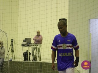 
<a style='margin-left: 5px;' class='btn btn-xs btn-social btn-facebook' href='https://www.facebook.com/sharer/sharer.php?u=https://www.boladovale.com.br/imgs/800-800-90/conteudo/fotos/1585/img5759.jpg' rel='popup' data-width='500' data-height='400'><i class='fa fa-facebook'></i>Compartilhar <span class='hidden-xs'>no Facebook</span>
</a> 
<a class='btn btn-default btn-xs' target='_blank' href='imgs/800-800-90/conteudo/fotos/1585/img5759.jpg'>
<span class='glyphicon glyphicon-cloud-download'></span> Salvar
</a> 
<span></span>