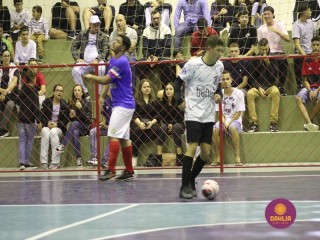 
<a style='margin-left: 5px;' class='btn btn-xs btn-social btn-facebook' href='https://www.facebook.com/sharer/sharer.php?u=https://www.boladovale.com.br/imgs/800-800-90/conteudo/fotos/1585/img5798.jpg' rel='popup' data-width='500' data-height='400'><i class='fa fa-facebook'></i>Compartilhar <span class='hidden-xs'>no Facebook</span>
</a> 
<a class='btn btn-default btn-xs' target='_blank' href='imgs/800-800-90/conteudo/fotos/1585/img5798.jpg'>
<span class='glyphicon glyphicon-cloud-download'></span> Salvar
</a> 
<span></span>