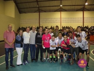 
<a style='margin-left: 5px;' class='btn btn-xs btn-social btn-facebook' href='https://www.facebook.com/sharer/sharer.php?u=https://www.boladovale.com.br/imgs/800-800-90/conteudo/fotos/1585/img5880.jpg' rel='popup' data-width='500' data-height='400'><i class='fa fa-facebook'></i>Compartilhar <span class='hidden-xs'>no Facebook</span>
</a> 
<a class='btn btn-default btn-xs' target='_blank' href='imgs/800-800-90/conteudo/fotos/1585/img5880.jpg'>
<span class='glyphicon glyphicon-cloud-download'></span> Salvar
</a> 
<span></span>