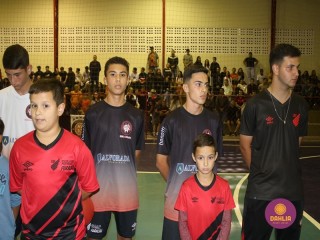 
<a style='margin-left: 5px;' class='btn btn-xs btn-social btn-facebook' href='https://www.facebook.com/sharer/sharer.php?u=https://www.boladovale.com.br/imgs/800-800-90/conteudo/fotos/1586/img5941.jpg' rel='popup' data-width='500' data-height='400'><i class='fa fa-facebook'></i>Compartilhar <span class='hidden-xs'>no Facebook</span>
</a> 
<a class='btn btn-default btn-xs' target='_blank' href='imgs/800-800-90/conteudo/fotos/1586/img5941.jpg'>
<span class='glyphicon glyphicon-cloud-download'></span> Salvar
</a> 
<span></span>