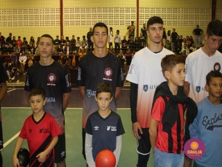 
<a style='margin-left: 5px;' class='btn btn-xs btn-social btn-facebook' href='https://www.facebook.com/sharer/sharer.php?u=https://www.boladovale.com.br/imgs/800-800-90/conteudo/fotos/1586/img5943.jpg' rel='popup' data-width='500' data-height='400'><i class='fa fa-facebook'></i>Compartilhar <span class='hidden-xs'>no Facebook</span>
</a> 
<a class='btn btn-default btn-xs' target='_blank' href='imgs/800-800-90/conteudo/fotos/1586/img5943.jpg'>
<span class='glyphicon glyphicon-cloud-download'></span> Salvar
</a> 
<span></span>