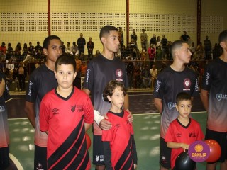 
<a style='margin-left: 5px;' class='btn btn-xs btn-social btn-facebook' href='https://www.facebook.com/sharer/sharer.php?u=https://www.boladovale.com.br/imgs/800-800-90/conteudo/fotos/1586/img5945.jpg' rel='popup' data-width='500' data-height='400'><i class='fa fa-facebook'></i>Compartilhar <span class='hidden-xs'>no Facebook</span>
</a> 
<a class='btn btn-default btn-xs' target='_blank' href='imgs/800-800-90/conteudo/fotos/1586/img5945.jpg'>
<span class='glyphicon glyphicon-cloud-download'></span> Salvar
</a> 
<span></span>