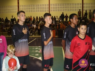 
<a style='margin-left: 5px;' class='btn btn-xs btn-social btn-facebook' href='https://www.facebook.com/sharer/sharer.php?u=https://www.boladovale.com.br/imgs/800-800-90/conteudo/fotos/1586/img5946.jpg' rel='popup' data-width='500' data-height='400'><i class='fa fa-facebook'></i>Compartilhar <span class='hidden-xs'>no Facebook</span>
</a> 
<a class='btn btn-default btn-xs' target='_blank' href='imgs/800-800-90/conteudo/fotos/1586/img5946.jpg'>
<span class='glyphicon glyphicon-cloud-download'></span> Salvar
</a> 
<span></span>
