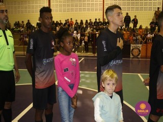 
<a style='margin-left: 5px;' class='btn btn-xs btn-social btn-facebook' href='https://www.facebook.com/sharer/sharer.php?u=https://www.boladovale.com.br/imgs/800-800-90/conteudo/fotos/1586/img5947.jpg' rel='popup' data-width='500' data-height='400'><i class='fa fa-facebook'></i>Compartilhar <span class='hidden-xs'>no Facebook</span>
</a> 
<a class='btn btn-default btn-xs' target='_blank' href='imgs/800-800-90/conteudo/fotos/1586/img5947.jpg'>
<span class='glyphicon glyphicon-cloud-download'></span> Salvar
</a> 
<span></span>