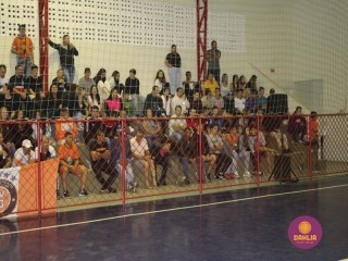 
<a style='margin-left: 5px;' class='btn btn-xs btn-social btn-facebook' href='https://www.facebook.com/sharer/sharer.php?u=https://www.boladovale.com.br/imgs/800-800-90/conteudo/fotos/1586/img5973.jpg' rel='popup' data-width='500' data-height='400'><i class='fa fa-facebook'></i>Compartilhar <span class='hidden-xs'>no Facebook</span>
</a> 
<a class='btn btn-default btn-xs' target='_blank' href='imgs/800-800-90/conteudo/fotos/1586/img5973.jpg'>
<span class='glyphicon glyphicon-cloud-download'></span> Salvar
</a> 
<span></span>