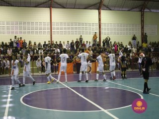 
<a style='margin-left: 5px;' class='btn btn-xs btn-social btn-facebook' href='https://www.facebook.com/sharer/sharer.php?u=https://www.boladovale.com.br/imgs/800-800-90/conteudo/fotos/1586/img5986.jpg' rel='popup' data-width='500' data-height='400'><i class='fa fa-facebook'></i>Compartilhar <span class='hidden-xs'>no Facebook</span>
</a> 
<a class='btn btn-default btn-xs' target='_blank' href='imgs/800-800-90/conteudo/fotos/1586/img5986.jpg'>
<span class='glyphicon glyphicon-cloud-download'></span> Salvar
</a> 
<span></span>