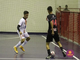 
<a style='margin-left: 5px;' class='btn btn-xs btn-social btn-facebook' href='https://www.facebook.com/sharer/sharer.php?u=https://www.boladovale.com.br/imgs/800-800-90/conteudo/fotos/1586/img6040.jpg' rel='popup' data-width='500' data-height='400'><i class='fa fa-facebook'></i>Compartilhar <span class='hidden-xs'>no Facebook</span>
</a> 
<a class='btn btn-default btn-xs' target='_blank' href='imgs/800-800-90/conteudo/fotos/1586/img6040.jpg'>
<span class='glyphicon glyphicon-cloud-download'></span> Salvar
</a> 
<span></span>