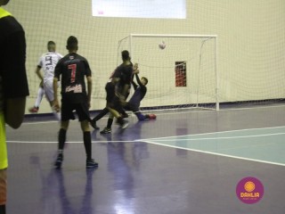 
<a style='margin-left: 5px;' class='btn btn-xs btn-social btn-facebook' href='https://www.facebook.com/sharer/sharer.php?u=https://www.boladovale.com.br/imgs/800-800-90/conteudo/fotos/1586/img6127.jpg' rel='popup' data-width='500' data-height='400'><i class='fa fa-facebook'></i>Compartilhar <span class='hidden-xs'>no Facebook</span>
</a> 
<a class='btn btn-default btn-xs' target='_blank' href='imgs/800-800-90/conteudo/fotos/1586/img6127.jpg'>
<span class='glyphicon glyphicon-cloud-download'></span> Salvar
</a> 
<span></span>