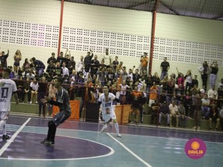 
<a style='margin-left: 5px;' class='btn btn-xs btn-social btn-facebook' href='https://www.facebook.com/sharer/sharer.php?u=https://www.boladovale.com.br/imgs/800-800-90/conteudo/fotos/1586/img6129.jpg' rel='popup' data-width='500' data-height='400'><i class='fa fa-facebook'></i>Compartilhar <span class='hidden-xs'>no Facebook</span>
</a> 
<a class='btn btn-default btn-xs' target='_blank' href='imgs/800-800-90/conteudo/fotos/1586/img6129.jpg'>
<span class='glyphicon glyphicon-cloud-download'></span> Salvar
</a> 
<span></span>