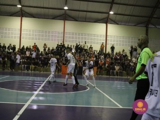 
<a style='margin-left: 5px;' class='btn btn-xs btn-social btn-facebook' href='https://www.facebook.com/sharer/sharer.php?u=https://www.boladovale.com.br/imgs/800-800-90/conteudo/fotos/1586/img6130.jpg' rel='popup' data-width='500' data-height='400'><i class='fa fa-facebook'></i>Compartilhar <span class='hidden-xs'>no Facebook</span>
</a> 
<a class='btn btn-default btn-xs' target='_blank' href='imgs/800-800-90/conteudo/fotos/1586/img6130.jpg'>
<span class='glyphicon glyphicon-cloud-download'></span> Salvar
</a> 
<span></span>