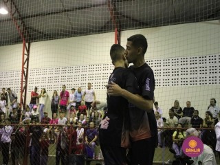 
<a style='margin-left: 5px;' class='btn btn-xs btn-social btn-facebook' href='https://www.facebook.com/sharer/sharer.php?u=https://www.boladovale.com.br/imgs/800-800-90/conteudo/fotos/1586/img6175.jpg' rel='popup' data-width='500' data-height='400'><i class='fa fa-facebook'></i>Compartilhar <span class='hidden-xs'>no Facebook</span>
</a> 
<a class='btn btn-default btn-xs' target='_blank' href='imgs/800-800-90/conteudo/fotos/1586/img6175.jpg'>
<span class='glyphicon glyphicon-cloud-download'></span> Salvar
</a> 
<span></span>
