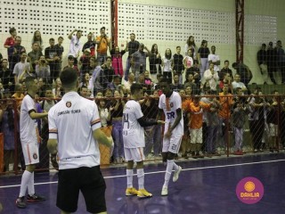 
<a style='margin-left: 5px;' class='btn btn-xs btn-social btn-facebook' href='https://www.facebook.com/sharer/sharer.php?u=https://www.boladovale.com.br/imgs/800-800-90/conteudo/fotos/1586/img6192.jpg' rel='popup' data-width='500' data-height='400'><i class='fa fa-facebook'></i>Compartilhar <span class='hidden-xs'>no Facebook</span>
</a> 
<a class='btn btn-default btn-xs' target='_blank' href='imgs/800-800-90/conteudo/fotos/1586/img6192.jpg'>
<span class='glyphicon glyphicon-cloud-download'></span> Salvar
</a> 
<span></span>