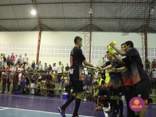 
<a style='margin-left: 5px;' class='btn btn-xs btn-social btn-facebook' href='https://www.facebook.com/sharer/sharer.php?u=https://www.boladovale.com.br/imgs/800-800-90/conteudo/fotos/1586/img6229.jpg' rel='popup' data-width='500' data-height='400'><i class='fa fa-facebook'></i>Compartilhar <span class='hidden-xs'>no Facebook</span>
</a> 
<a class='btn btn-default btn-xs' target='_blank' href='imgs/800-800-90/conteudo/fotos/1586/img6229.jpg'>
<span class='glyphicon glyphicon-cloud-download'></span> Salvar
</a> 
<span></span>