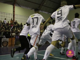
<a style='margin-left: 5px;' class='btn btn-xs btn-social btn-facebook' href='https://www.facebook.com/sharer/sharer.php?u=https://www.boladovale.com.br/imgs/800-800-90/conteudo/fotos/1586/img6284.jpg' rel='popup' data-width='500' data-height='400'><i class='fa fa-facebook'></i>Compartilhar <span class='hidden-xs'>no Facebook</span>
</a> 
<a class='btn btn-default btn-xs' target='_blank' href='imgs/800-800-90/conteudo/fotos/1586/img6284.jpg'>
<span class='glyphicon glyphicon-cloud-download'></span> Salvar
</a> 
<span></span>