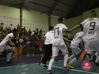 
<a style='margin-left: 5px;' class='btn btn-xs btn-social btn-facebook' href='https://www.facebook.com/sharer/sharer.php?u=https://www.boladovale.com.br/imgs/800-800-90/conteudo/fotos/1586/img6285.jpg' rel='popup' data-width='500' data-height='400'><i class='fa fa-facebook'></i>Compartilhar <span class='hidden-xs'>no Facebook</span>
</a> 
<a class='btn btn-default btn-xs' target='_blank' href='imgs/800-800-90/conteudo/fotos/1586/img6285.jpg'>
<span class='glyphicon glyphicon-cloud-download'></span> Salvar
</a> 
<span></span>
