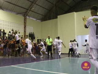 
<a style='margin-left: 5px;' class='btn btn-xs btn-social btn-facebook' href='https://www.facebook.com/sharer/sharer.php?u=https://www.boladovale.com.br/imgs/800-800-90/conteudo/fotos/1586/img6291.jpg' rel='popup' data-width='500' data-height='400'><i class='fa fa-facebook'></i>Compartilhar <span class='hidden-xs'>no Facebook</span>
</a> 
<a class='btn btn-default btn-xs' target='_blank' href='imgs/800-800-90/conteudo/fotos/1586/img6291.jpg'>
<span class='glyphicon glyphicon-cloud-download'></span> Salvar
</a> 
<span></span>
