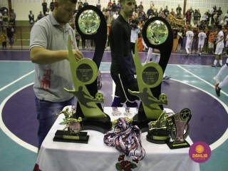 
<a style='margin-left: 5px;' class='btn btn-xs btn-social btn-facebook' href='https://www.facebook.com/sharer/sharer.php?u=https://www.boladovale.com.br/imgs/800-800-90/conteudo/fotos/1586/img6320.jpg' rel='popup' data-width='500' data-height='400'><i class='fa fa-facebook'></i>Compartilhar <span class='hidden-xs'>no Facebook</span>
</a> 
<a class='btn btn-default btn-xs' target='_blank' href='imgs/800-800-90/conteudo/fotos/1586/img6320.jpg'>
<span class='glyphicon glyphicon-cloud-download'></span> Salvar
</a> 
<span></span>