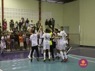 
<a style='margin-left: 5px;' class='btn btn-xs btn-social btn-facebook' href='https://www.facebook.com/sharer/sharer.php?u=https://www.boladovale.com.br/imgs/800-800-90/conteudo/fotos/1586/img6329.jpg' rel='popup' data-width='500' data-height='400'><i class='fa fa-facebook'></i>Compartilhar <span class='hidden-xs'>no Facebook</span>
</a> 
<a class='btn btn-default btn-xs' target='_blank' href='imgs/800-800-90/conteudo/fotos/1586/img6329.jpg'>
<span class='glyphicon glyphicon-cloud-download'></span> Salvar
</a> 
<span></span>