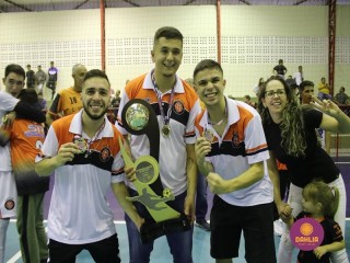 
<a style='margin-left: 5px;' class='btn btn-xs btn-social btn-facebook' href='https://www.facebook.com/sharer/sharer.php?u=https://www.boladovale.com.br/imgs/800-800-90/conteudo/fotos/1586/img6455.jpg' rel='popup' data-width='500' data-height='400'><i class='fa fa-facebook'></i>Compartilhar <span class='hidden-xs'>no Facebook</span>
</a> 
<a class='btn btn-default btn-xs' target='_blank' href='imgs/800-800-90/conteudo/fotos/1586/img6455.jpg'>
<span class='glyphicon glyphicon-cloud-download'></span> Salvar
</a> 
<span></span>