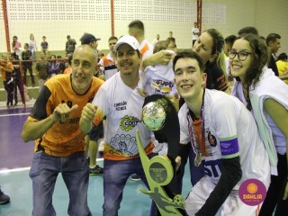 
<a style='margin-left: 5px;' class='btn btn-xs btn-social btn-facebook' href='https://www.facebook.com/sharer/sharer.php?u=https://www.boladovale.com.br/imgs/800-800-90/conteudo/fotos/1586/img6465.jpg' rel='popup' data-width='500' data-height='400'><i class='fa fa-facebook'></i>Compartilhar <span class='hidden-xs'>no Facebook</span>
</a> 
<a class='btn btn-default btn-xs' target='_blank' href='imgs/800-800-90/conteudo/fotos/1586/img6465.jpg'>
<span class='glyphicon glyphicon-cloud-download'></span> Salvar
</a> 
<span></span>