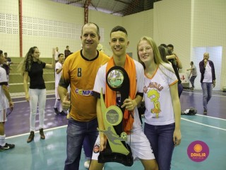 
<a style='margin-left: 5px;' class='btn btn-xs btn-social btn-facebook' href='https://www.facebook.com/sharer/sharer.php?u=https://www.boladovale.com.br/imgs/800-800-90/conteudo/fotos/1586/img6471.jpg' rel='popup' data-width='500' data-height='400'><i class='fa fa-facebook'></i>Compartilhar <span class='hidden-xs'>no Facebook</span>
</a> 
<a class='btn btn-default btn-xs' target='_blank' href='imgs/800-800-90/conteudo/fotos/1586/img6471.jpg'>
<span class='glyphicon glyphicon-cloud-download'></span> Salvar
</a> 
<span></span>