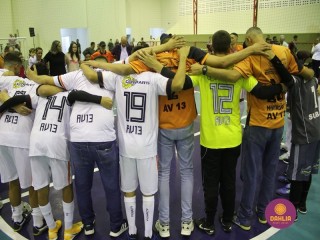 
<a style='margin-left: 5px;' class='btn btn-xs btn-social btn-facebook' href='https://www.facebook.com/sharer/sharer.php?u=https://www.boladovale.com.br/imgs/800-800-90/conteudo/fotos/1586/img6484.jpg' rel='popup' data-width='500' data-height='400'><i class='fa fa-facebook'></i>Compartilhar <span class='hidden-xs'>no Facebook</span>
</a> 
<a class='btn btn-default btn-xs' target='_blank' href='imgs/800-800-90/conteudo/fotos/1586/img6484.jpg'>
<span class='glyphicon glyphicon-cloud-download'></span> Salvar
</a> 
<span></span>