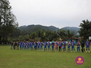 
<a style='margin-left: 5px;' class='btn btn-xs btn-social btn-facebook' href='https://www.facebook.com/sharer/sharer.php?u=https://www.boladovale.com.br/imgs/800-800-90/conteudo/fotos/1587/img6616.jpg' rel='popup' data-width='500' data-height='400'><i class='fa fa-facebook'></i>Compartilhar <span class='hidden-xs'>no Facebook</span>
</a> 
<a class='btn btn-default btn-xs' target='_blank' href='imgs/800-800-90/conteudo/fotos/1587/img6616.jpg'>
<span class='glyphicon glyphicon-cloud-download'></span> Salvar
</a> 
<span></span>