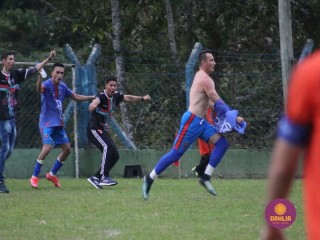 
<a style='margin-left: 5px;' class='btn btn-xs btn-social btn-facebook' href='https://www.facebook.com/sharer/sharer.php?u=https://www.boladovale.com.br/imgs/800-800-90/conteudo/fotos/1587/img6955.jpg' rel='popup' data-width='500' data-height='400'><i class='fa fa-facebook'></i>Compartilhar <span class='hidden-xs'>no Facebook</span>
</a> 
<a class='btn btn-default btn-xs' target='_blank' href='imgs/800-800-90/conteudo/fotos/1587/img6955.jpg'>
<span class='glyphicon glyphicon-cloud-download'></span> Salvar
</a> 
<span></span>