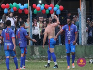 
<a style='margin-left: 5px;' class='btn btn-xs btn-social btn-facebook' href='https://www.facebook.com/sharer/sharer.php?u=https://www.boladovale.com.br/imgs/800-800-90/conteudo/fotos/1587/img6969.jpg' rel='popup' data-width='500' data-height='400'><i class='fa fa-facebook'></i>Compartilhar <span class='hidden-xs'>no Facebook</span>
</a> 
<a class='btn btn-default btn-xs' target='_blank' href='imgs/800-800-90/conteudo/fotos/1587/img6969.jpg'>
<span class='glyphicon glyphicon-cloud-download'></span> Salvar
</a> 
<span></span>