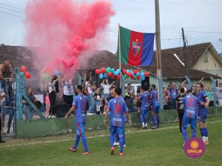 
<a style='margin-left: 5px;' class='btn btn-xs btn-social btn-facebook' href='https://www.facebook.com/sharer/sharer.php?u=https://www.boladovale.com.br/imgs/800-800-90/conteudo/fotos/1587/img6976.jpg' rel='popup' data-width='500' data-height='400'><i class='fa fa-facebook'></i>Compartilhar <span class='hidden-xs'>no Facebook</span>
</a> 
<a class='btn btn-default btn-xs' target='_blank' href='imgs/800-800-90/conteudo/fotos/1587/img6976.jpg'>
<span class='glyphicon glyphicon-cloud-download'></span> Salvar
</a> 
<span></span>