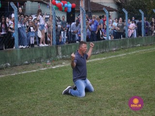 
<a style='margin-left: 5px;' class='btn btn-xs btn-social btn-facebook' href='https://www.facebook.com/sharer/sharer.php?u=https://www.boladovale.com.br/imgs/800-800-90/conteudo/fotos/1588/img6985.jpg' rel='popup' data-width='500' data-height='400'><i class='fa fa-facebook'></i>Compartilhar <span class='hidden-xs'>no Facebook</span>
</a> 
<a class='btn btn-default btn-xs' target='_blank' href='imgs/800-800-90/conteudo/fotos/1588/img6985.jpg'>
<span class='glyphicon glyphicon-cloud-download'></span> Salvar
</a> 
<span></span>