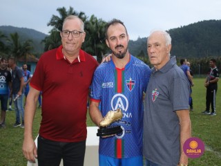 
<a style='margin-left: 5px;' class='btn btn-xs btn-social btn-facebook' href='https://www.facebook.com/sharer/sharer.php?u=https://www.boladovale.com.br/imgs/800-800-90/conteudo/fotos/1588/img6990.jpg' rel='popup' data-width='500' data-height='400'><i class='fa fa-facebook'></i>Compartilhar <span class='hidden-xs'>no Facebook</span>
</a> 
<a class='btn btn-default btn-xs' target='_blank' href='imgs/800-800-90/conteudo/fotos/1588/img6990.jpg'>
<span class='glyphicon glyphicon-cloud-download'></span> Salvar
</a> 
<span></span>