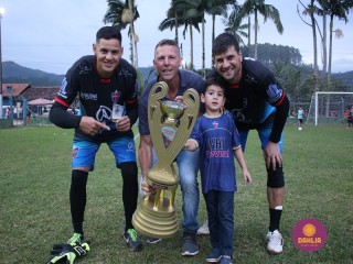
<a style='margin-left: 5px;' class='btn btn-xs btn-social btn-facebook' href='https://www.facebook.com/sharer/sharer.php?u=https://www.boladovale.com.br/imgs/800-800-90/conteudo/fotos/1588/img7133.jpg' rel='popup' data-width='500' data-height='400'><i class='fa fa-facebook'></i>Compartilhar <span class='hidden-xs'>no Facebook</span>
</a> 
<a class='btn btn-default btn-xs' target='_blank' href='imgs/800-800-90/conteudo/fotos/1588/img7133.jpg'>
<span class='glyphicon glyphicon-cloud-download'></span> Salvar
</a> 
<span></span>