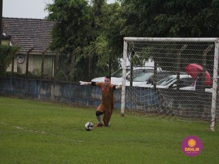 
<a style='margin-left: 5px;' class='btn btn-xs btn-social btn-facebook' href='https://www.facebook.com/sharer/sharer.php?u=https://www.boladovale.com.br/imgs/800-800-90/conteudo/fotos/1589/img9524.jpg' rel='popup' data-width='500' data-height='400'><i class='fa fa-facebook'></i>Compartilhar <span class='hidden-xs'>no Facebook</span>
</a> 
<a class='btn btn-default btn-xs' target='_blank' href='imgs/800-800-90/conteudo/fotos/1589/img9524.jpg'>
<span class='glyphicon glyphicon-cloud-download'></span> Salvar
</a> 
<span></span>