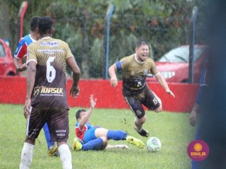 
<a style='margin-left: 5px;' class='btn btn-xs btn-social btn-facebook' href='https://www.facebook.com/sharer/sharer.php?u=https://www.boladovale.com.br/imgs/800-800-90/conteudo/fotos/1590/img9356.jpg' rel='popup' data-width='500' data-height='400'><i class='fa fa-facebook'></i>Compartilhar <span class='hidden-xs'>no Facebook</span>
</a> 
<a class='btn btn-default btn-xs' target='_blank' href='imgs/800-800-90/conteudo/fotos/1590/img9356.jpg'>
<span class='glyphicon glyphicon-cloud-download'></span> Salvar
</a> 
<span></span>