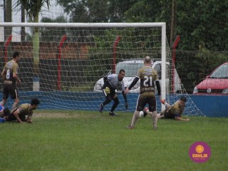 
<a style='margin-left: 5px;' class='btn btn-xs btn-social btn-facebook' href='https://www.facebook.com/sharer/sharer.php?u=https://www.boladovale.com.br/imgs/800-800-90/conteudo/fotos/1590/img9464.jpg' rel='popup' data-width='500' data-height='400'><i class='fa fa-facebook'></i>Compartilhar <span class='hidden-xs'>no Facebook</span>
</a> 
<a class='btn btn-default btn-xs' target='_blank' href='imgs/800-800-90/conteudo/fotos/1590/img9464.jpg'>
<span class='glyphicon glyphicon-cloud-download'></span> Salvar
</a> 
<span></span>
