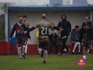 
<a style='margin-left: 5px;' class='btn btn-xs btn-social btn-facebook' href='https://www.facebook.com/sharer/sharer.php?u=https://www.boladovale.com.br/imgs/800-800-90/conteudo/fotos/1590/img9473.jpg' rel='popup' data-width='500' data-height='400'><i class='fa fa-facebook'></i>Compartilhar <span class='hidden-xs'>no Facebook</span>
</a> 
<a class='btn btn-default btn-xs' target='_blank' href='imgs/800-800-90/conteudo/fotos/1590/img9473.jpg'>
<span class='glyphicon glyphicon-cloud-download'></span> Salvar
</a> 
<span></span>