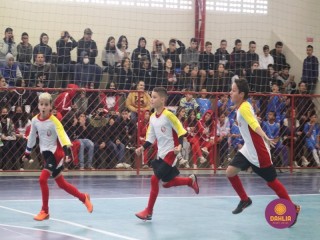 
<a style='margin-left: 5px;' class='btn btn-xs btn-social btn-facebook' href='https://www.facebook.com/sharer/sharer.php?u=https://www.boladovale.com.br/imgs/800-800-90/conteudo/fotos/1592/img7471.jpg' rel='popup' data-width='500' data-height='400'><i class='fa fa-facebook'></i>Compartilhar <span class='hidden-xs'>no Facebook</span>
</a> 
<a class='btn btn-default btn-xs' target='_blank' href='imgs/800-800-90/conteudo/fotos/1592/img7471.jpg'>
<span class='glyphicon glyphicon-cloud-download'></span> Salvar
</a> 
<span></span>