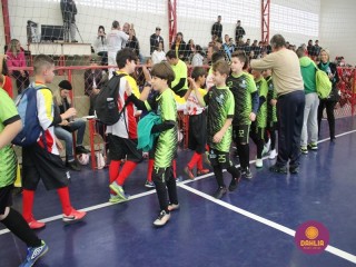 
<a style='margin-left: 5px;' class='btn btn-xs btn-social btn-facebook' href='https://www.facebook.com/sharer/sharer.php?u=https://www.boladovale.com.br/imgs/800-800-90/conteudo/fotos/1592/img7552.jpg' rel='popup' data-width='500' data-height='400'><i class='fa fa-facebook'></i>Compartilhar <span class='hidden-xs'>no Facebook</span>
</a> 
<a class='btn btn-default btn-xs' target='_blank' href='imgs/800-800-90/conteudo/fotos/1592/img7552.jpg'>
<span class='glyphicon glyphicon-cloud-download'></span> Salvar
</a> 
<span></span>