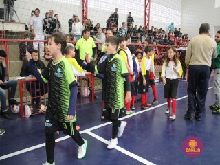 
<a style='margin-left: 5px;' class='btn btn-xs btn-social btn-facebook' href='https://www.facebook.com/sharer/sharer.php?u=https://www.boladovale.com.br/imgs/800-800-90/conteudo/fotos/1592/img7557.jpg' rel='popup' data-width='500' data-height='400'><i class='fa fa-facebook'></i>Compartilhar <span class='hidden-xs'>no Facebook</span>
</a> 
<a class='btn btn-default btn-xs' target='_blank' href='imgs/800-800-90/conteudo/fotos/1592/img7557.jpg'>
<span class='glyphicon glyphicon-cloud-download'></span> Salvar
</a> 
<span></span>