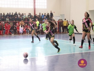 
<a style='margin-left: 5px;' class='btn btn-xs btn-social btn-facebook' href='https://www.facebook.com/sharer/sharer.php?u=https://www.boladovale.com.br/imgs/800-800-90/conteudo/fotos/1592/img7637.jpg' rel='popup' data-width='500' data-height='400'><i class='fa fa-facebook'></i>Compartilhar <span class='hidden-xs'>no Facebook</span>
</a> 
<a class='btn btn-default btn-xs' target='_blank' href='imgs/800-800-90/conteudo/fotos/1592/img7637.jpg'>
<span class='glyphicon glyphicon-cloud-download'></span> Salvar
</a> 
<span></span>